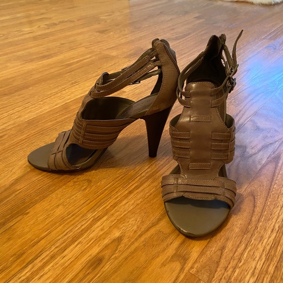 Gianni Bini Heels. Taupe color - Picture 2 of 8